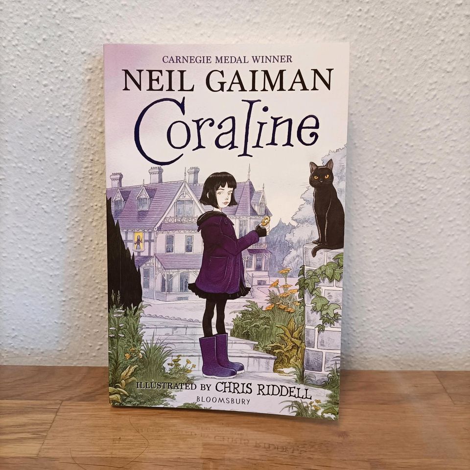 Coraline - Neil Gaiman Kinderbuch Gruselgeschichte englisch in Bischberg