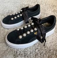 Puma Sneaker Schwarz mit Perlen / Satin Schleifen Hamburg-Mitte - Hamburg Neustadt Vorschau