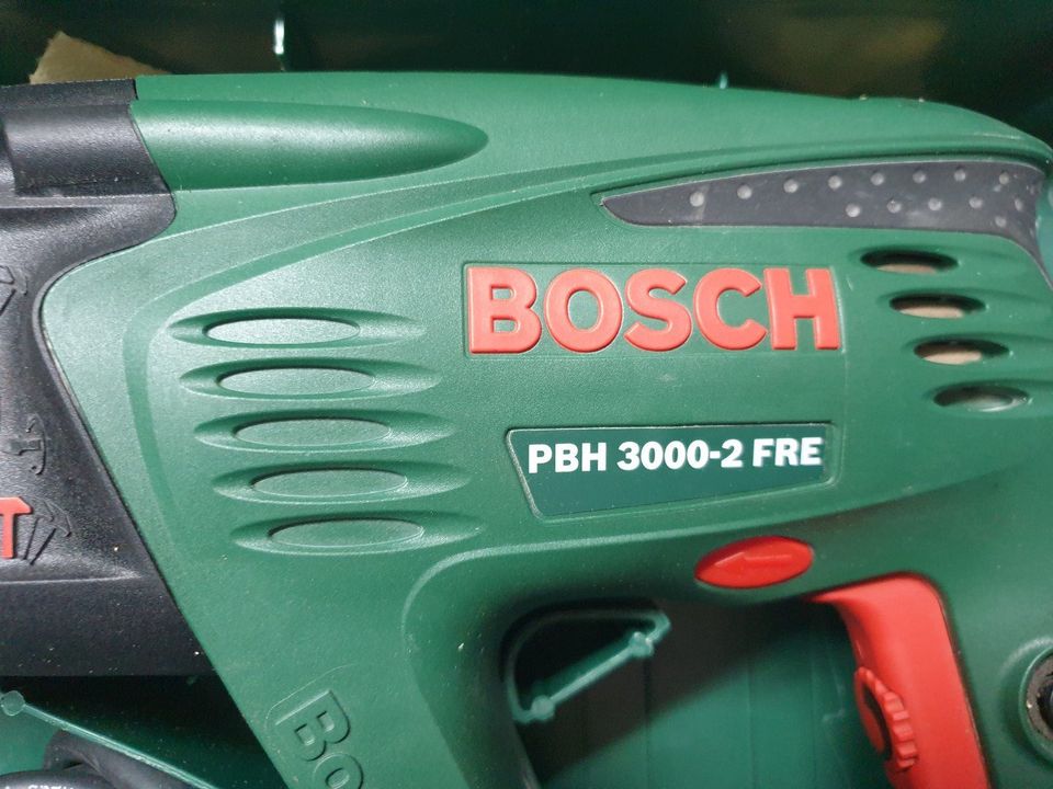 Bosch Bohrhammer PBH 3000-2 FRE, SDS-plus, incl. Flachmeißel, Zub in Forchheim