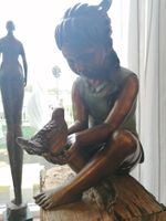 Bronze Figur "Mädchen mit Vogel" Schleswig-Holstein - Altenmoor Vorschau