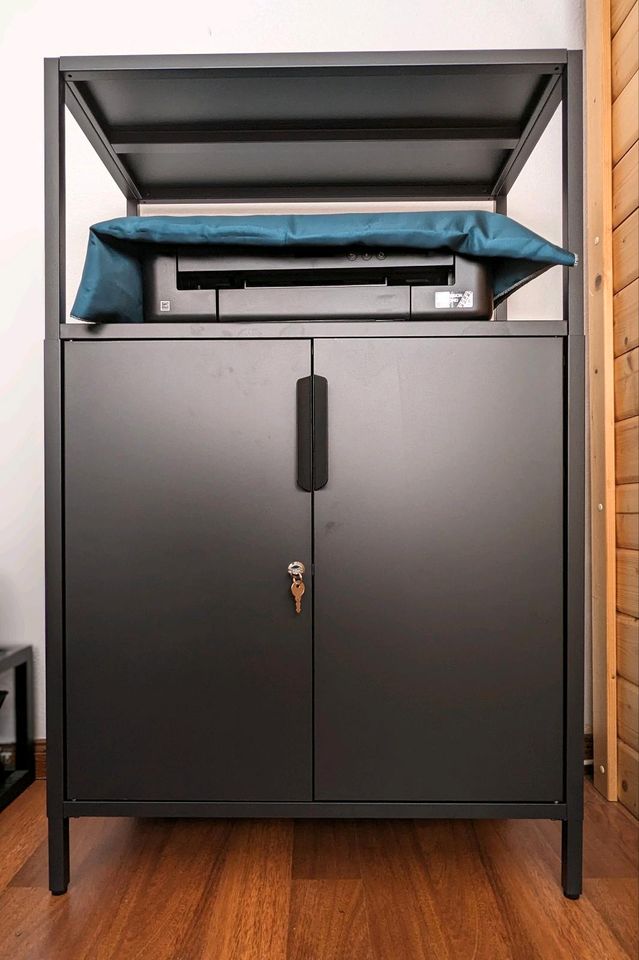 Ikea TROTTEN Schrank mit Türen - wie neu in Seevetal