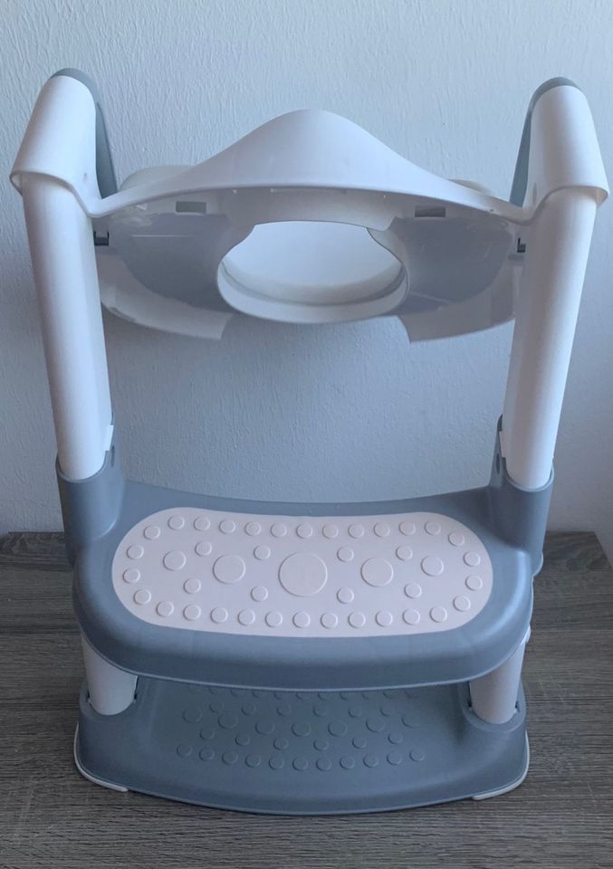 Töpfchen Toilettensitz Baby mit Treppe: WC Sitz Toilettentrainer in Sögel