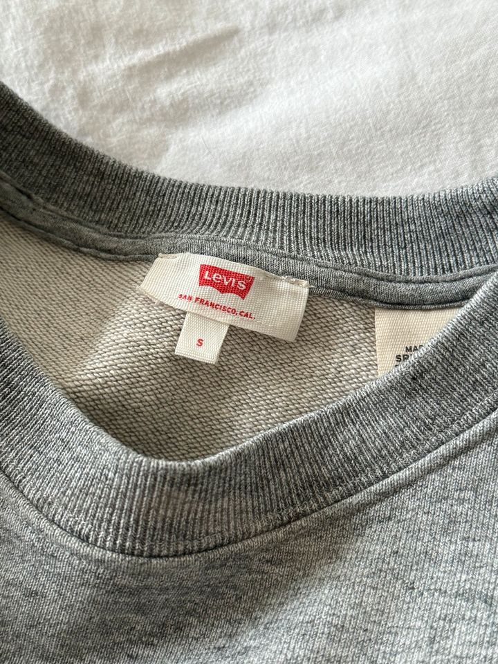 Levis Sweater cropped in Waldbronn