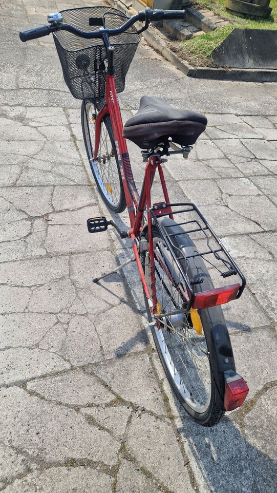 26" Zoll Fahrrad Damenfahrrad Rot in Taucha
