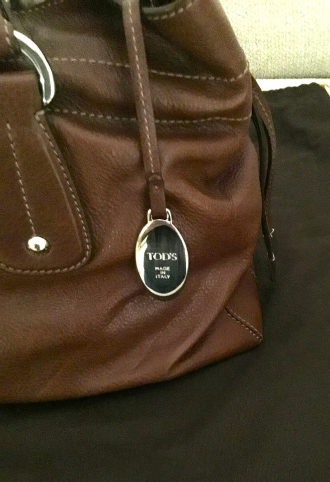 TOD'S Handtasche, dunkelbraun, wie NEU in Frankfurt am Main