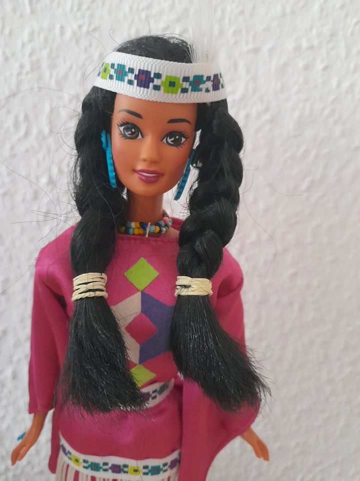 Native American Barbie puppe limited Edition in Ahrensburg