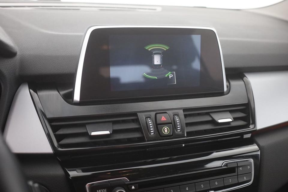 BMW 218i Gran Tourer Aut. LED Navi Sitzheizung DAB in Rostock