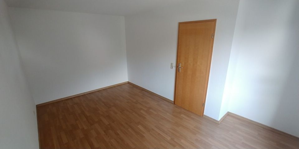 Wunderschöne 2 Zimmerwohnung mit Balkon und Stellplatz frei ab 01.06.2024 in Pirna! in Pirna