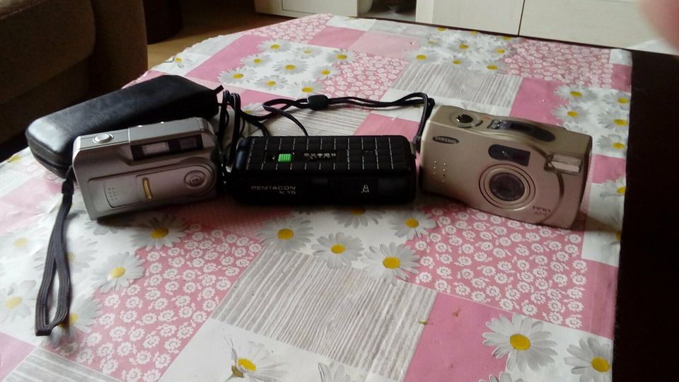 Drei Fotokameras in Wiedemar