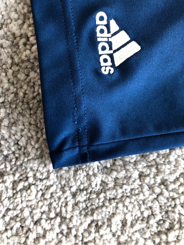 Adidas Sporthose kurz blau in Mainz