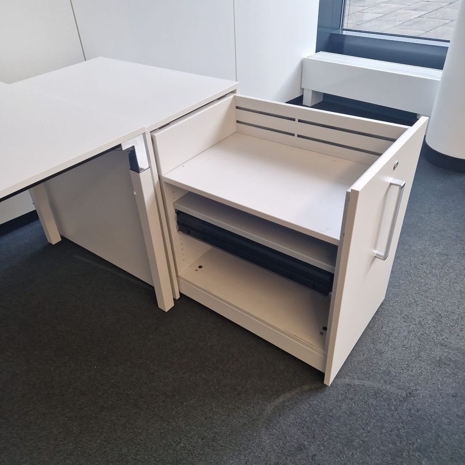 15 x Steelcase / Schreibtisch / Bürotisch / Büromöbel / Büroarbeitsplatz / Büro in Linden