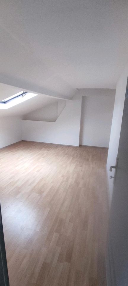 3 ½ Zimmer DG Wohnung zu vermieten in Duisburg