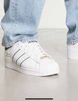 Adidas Originals Superstar Sneaker in weiß und rot (41 1/3) Kr. Altötting - Burgkirchen Vorschau
