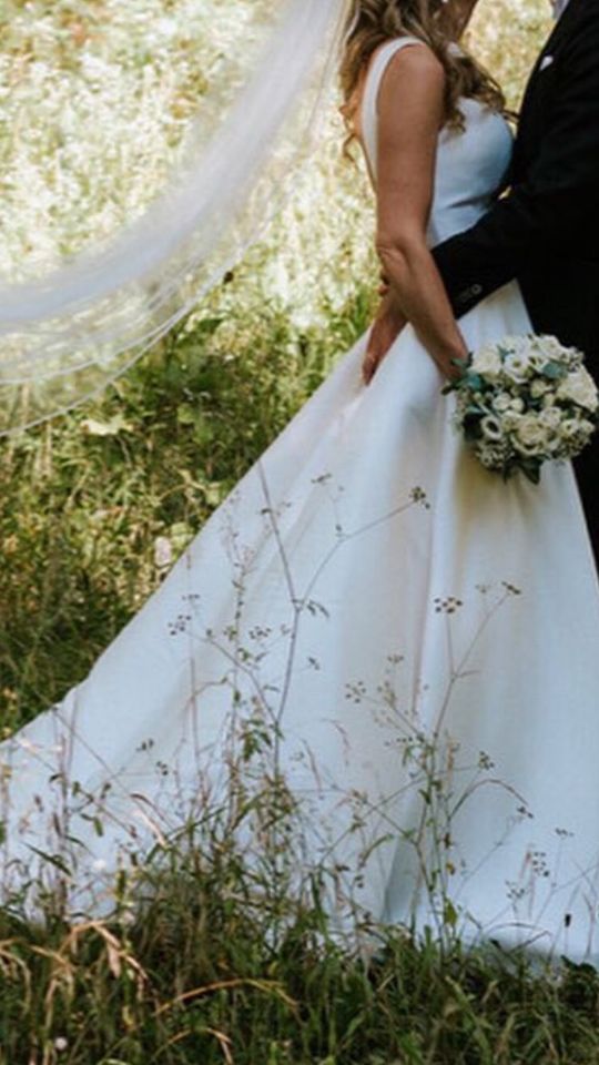 Elegantes Brautkleid mit tiefem Rücken - Ivory in Gerlingen