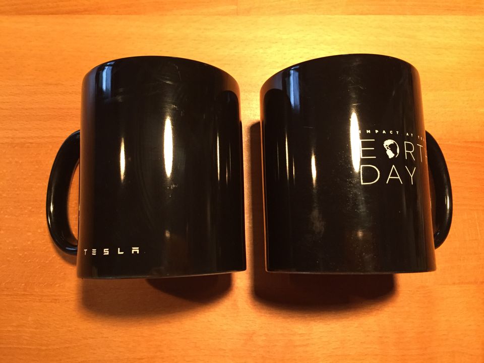 Original TESLA Earth Day Coffee Cup Becher Tasse schwarz in Daun