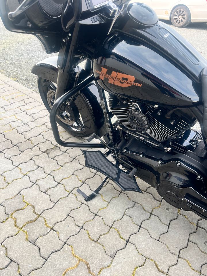 Street Glide Special Harley Davidson Twin Cam 103 KESSTECH in Flensburg