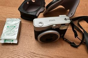 Fujifilm Instax mini 90 CLASSIC Sofortbildkamera in Krefeld