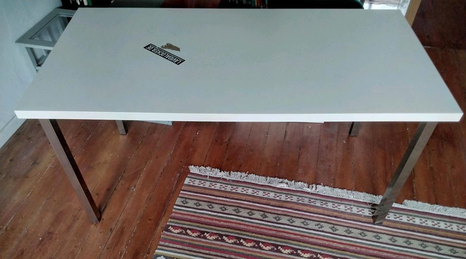 Großer Schreibtisch von IKEA 150x75 Höhe 74cm Platte beschädigt in Grevenbroich