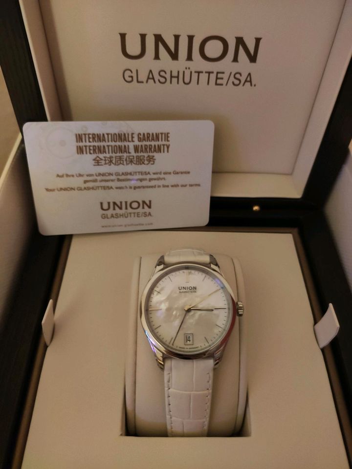 Union Glashütte Viro D0112071611100 mit weißen Lederband in Frankfurt am Main