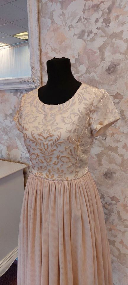 Tüllkleid in rose, Gr. 34/36 in Ankum