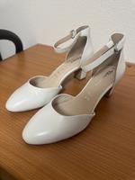 weiße Pumps mit Riemen (Brautschuhe) Bayern - Dasing Vorschau