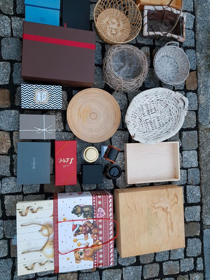 Geschenke - Verpackungen: Holzkörbe, Holzkisten, Kartons, Tüten in Freital