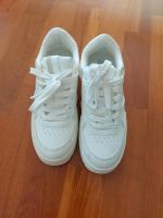 Weisse Sneaker von Zara Gr. 33 nahezu ungetragen Baden-Württemberg - Neuffen Vorschau