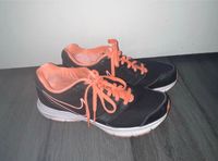 Schwarze Nike Turnschuhe Sportschuhe Gr. 38 TOP Hessen - Nidda Vorschau