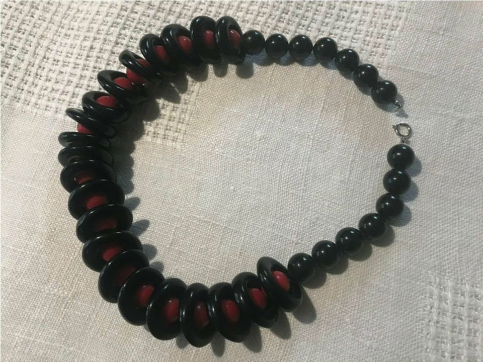 Bakelit Halskette schwarz / rot in Bühl