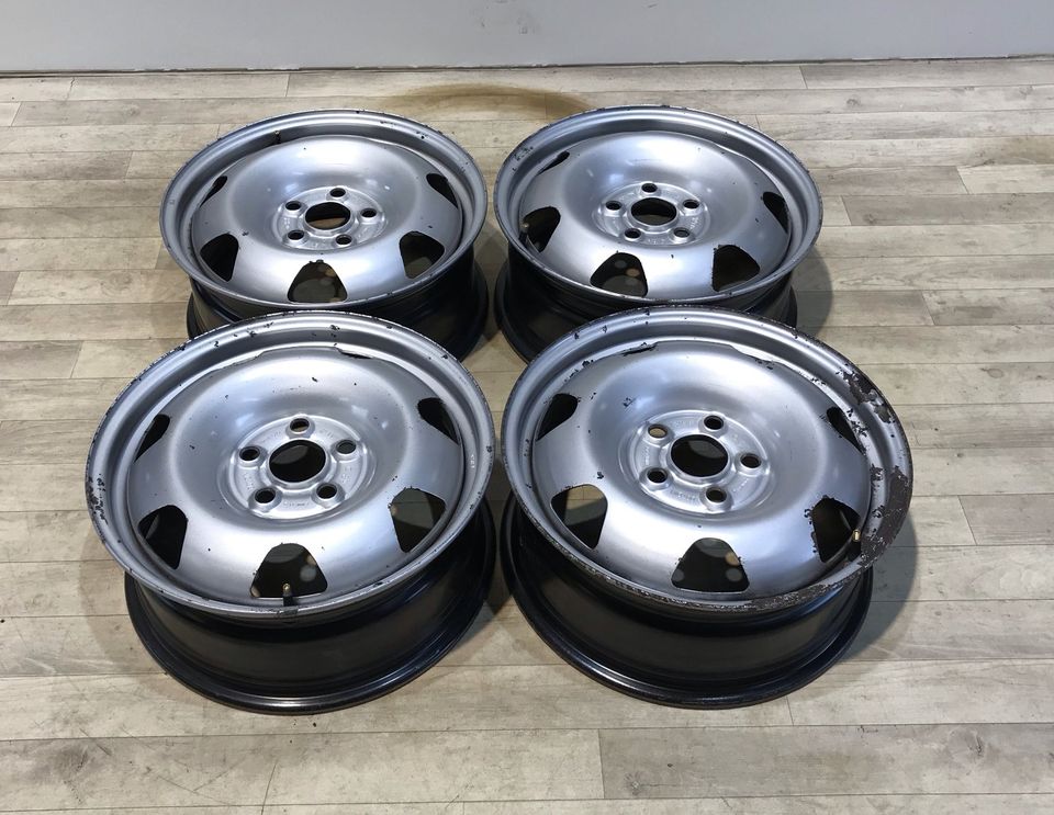 4x Original VW T5 T6 Stahlfelgen 7x17 Zoll ET55 7E0601027B Felgen in Ernsgaden