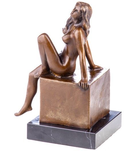 Bronze Skulptur bildschöner Frauenakt auf Fels & Marmor in Potsdam