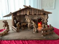 Weihnachtskrippe mit Figuren aus Holz. Baden-Württemberg - Lörrach Vorschau