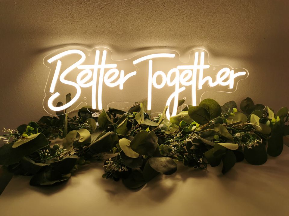 Neon Leuchtschild "S" - Better Together - Hochzeit Vermietung in Halle (Westfalen)