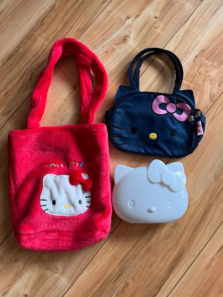 2 Hello Kitty Taschen und eine Dose neu-wertig in Wentorf