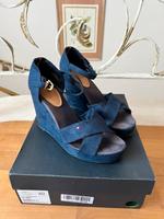 Tommy Hilfiger Pumps 40 Wedges Sandaletten blau Nordrhein-Westfalen - Iserlohn Vorschau