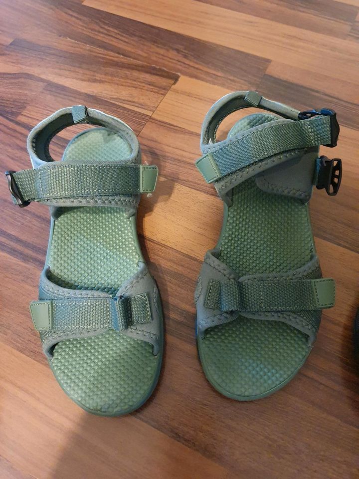 Drei Paar Jungen Sandalen in Hannover