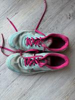 Mädchen Sportschuhe Nike, Gr. 37/38, getragen Hessen - Steinau an der Straße Vorschau