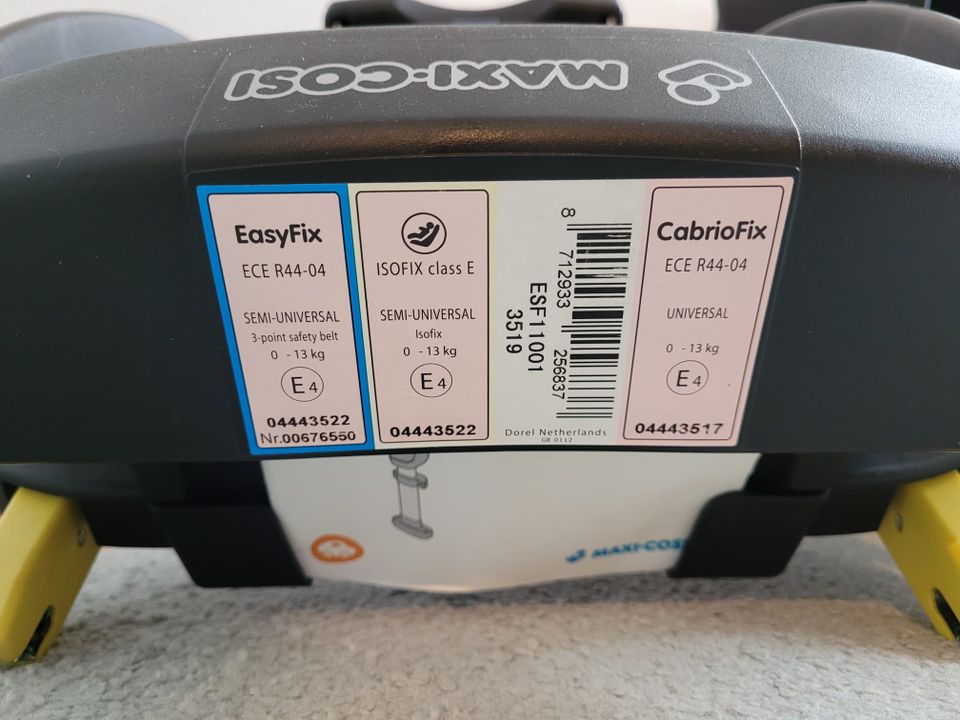 Maxi Cosi Cabriofix mit Easyfix Basisstation in Uhingen