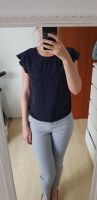 Top Bluse Shirt mit Federn und Volant / Rüschen aus Cupro Mango Stuttgart - Birkach Vorschau