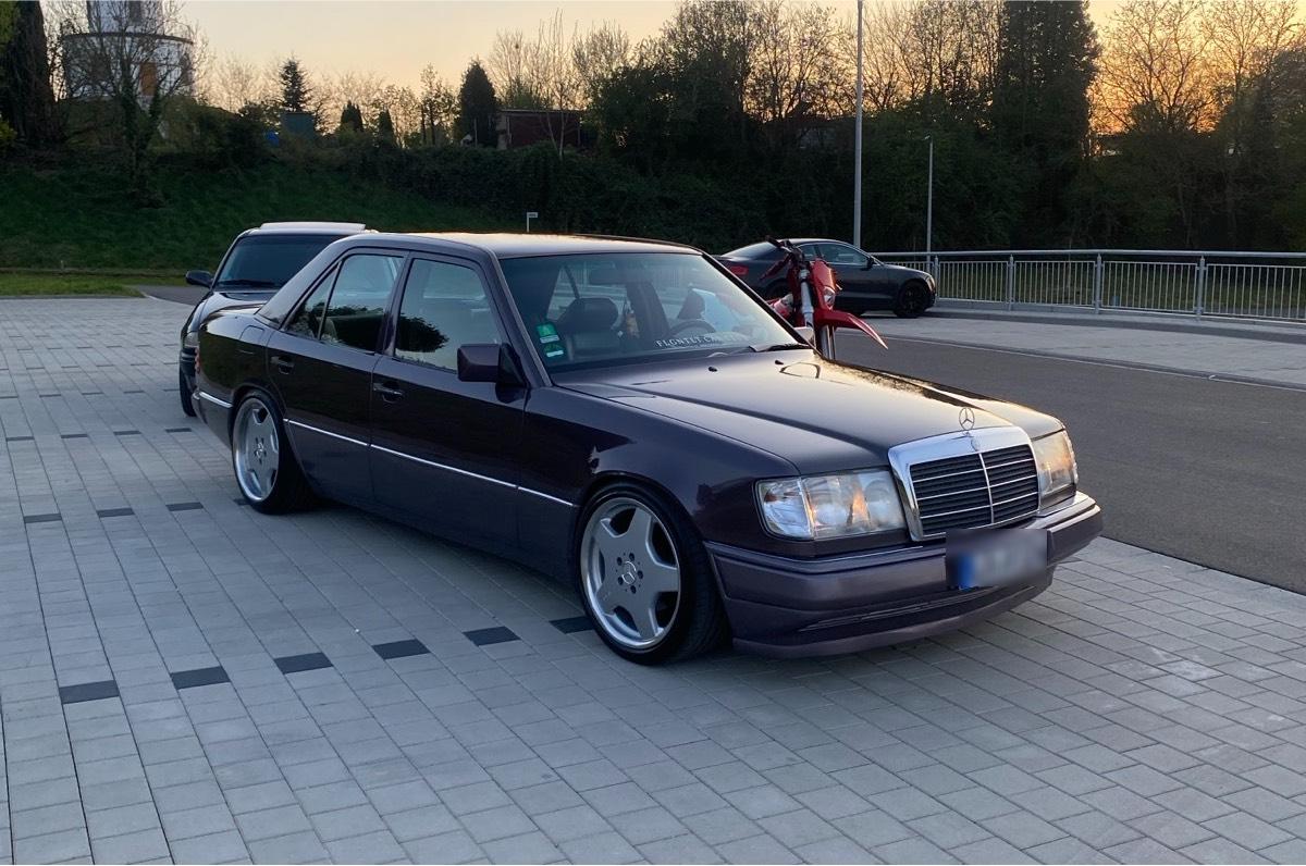 Abbildung des Autos Mercedes Benz W124 260e …