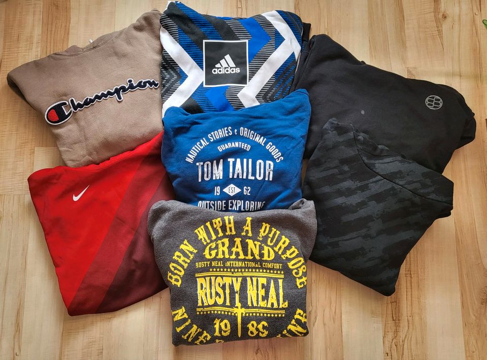 Hoodies Gr. L 7 Stück ADIDAS, Tom Tailor, Nike, Champion in Zeitz