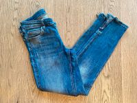 GUESS JEANS GR.27 Marylin 3 ZIP skinny low-7/8 Länge  Luxus München - Maxvorstadt Vorschau