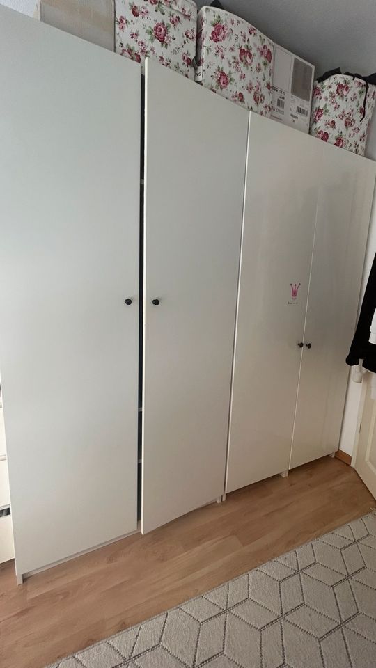 Kleiderschrank Pax von Ikea in Hannover