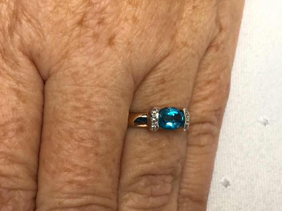 Goldring 585 mit Topas blau u 6 kleinen Diamanten in Kamp-Lintfort