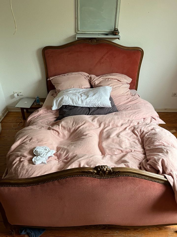 Biete französisches Doppelbett im sehr guten Zustand in Köln