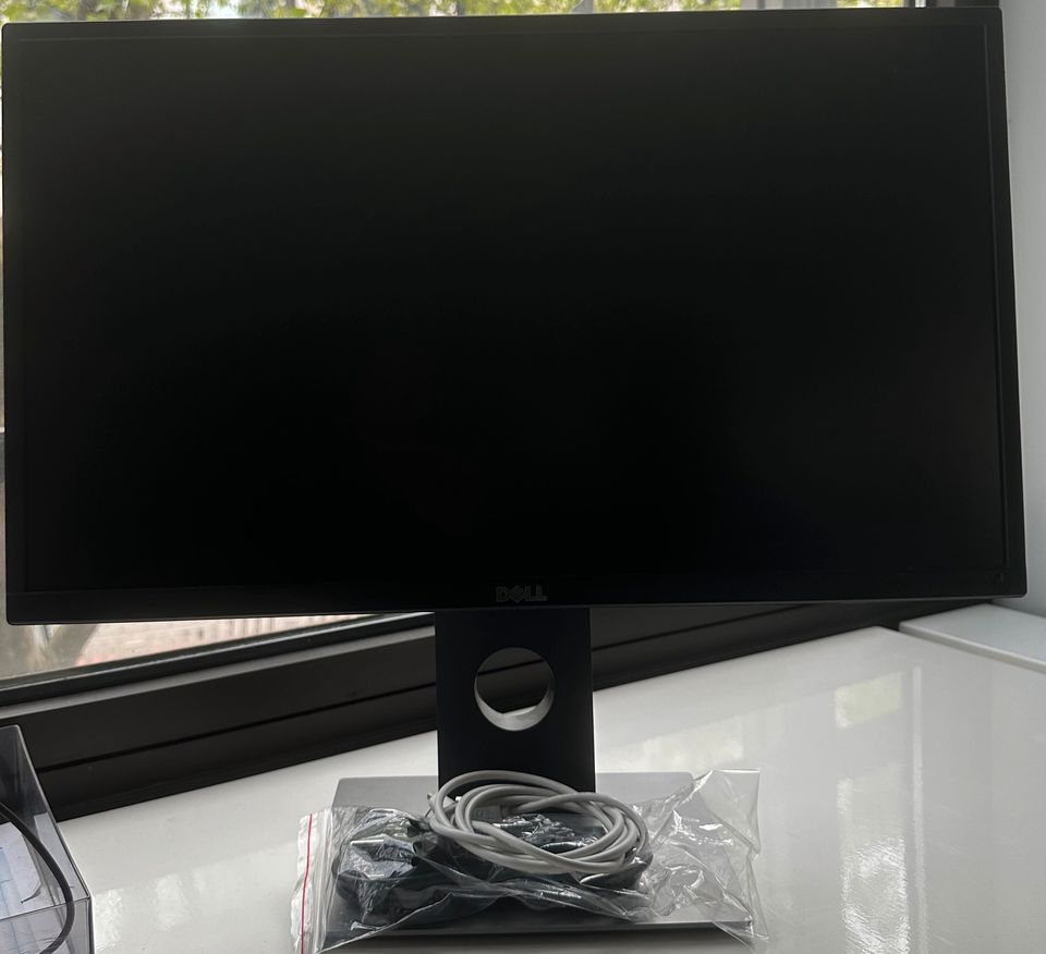Dell Bildschirm/ Monitor (24“) in Frankfurt am Main