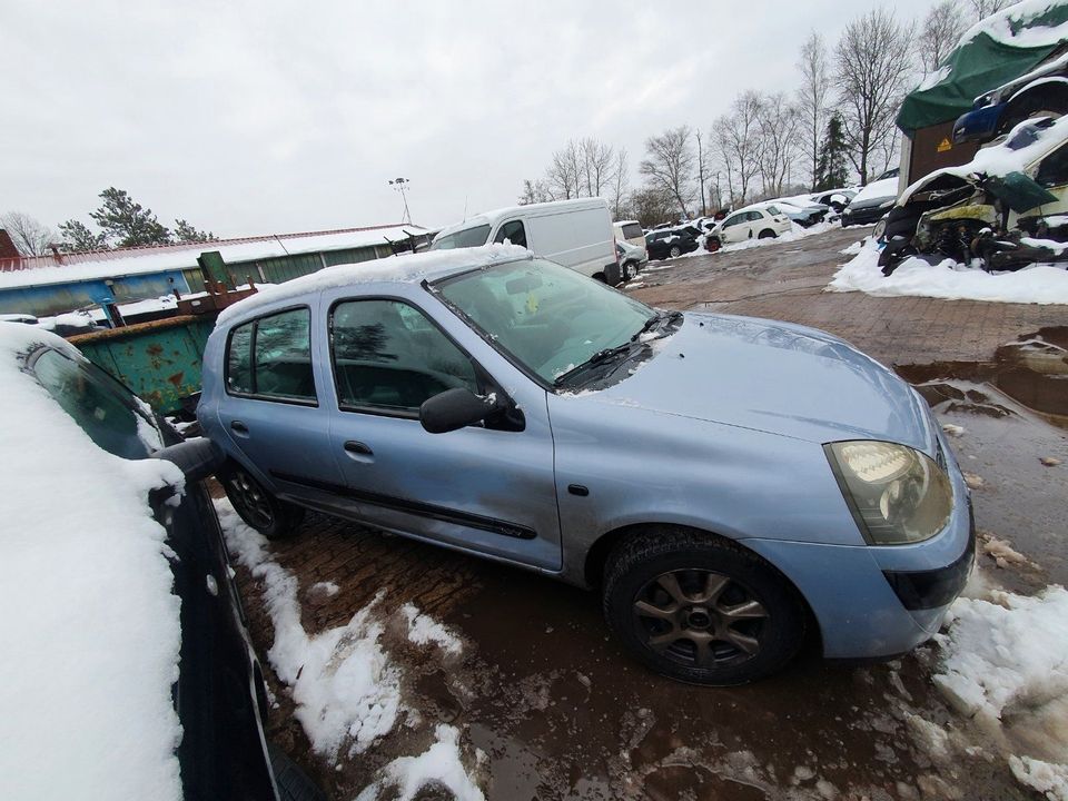 Renault Clio Schlachtfest Ersatzteile Einzelteile Blau Bj.2004 in Bremervörde