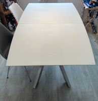 Zu Verkaufen ein Esstisch aus Sicherheitsglas mit Edelstahl-Füßen Niedersachsen - Wolfsburg Vorschau