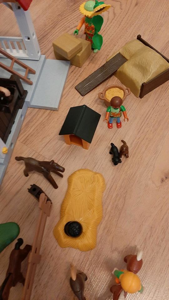 Playmobil Bauernhof plus Pferdekoppel in Saarbrücken