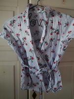 Zara Basic Denim Wickelbluse S Blumen Flower boho blau weiß Niedersachsen - Isernhagen Vorschau